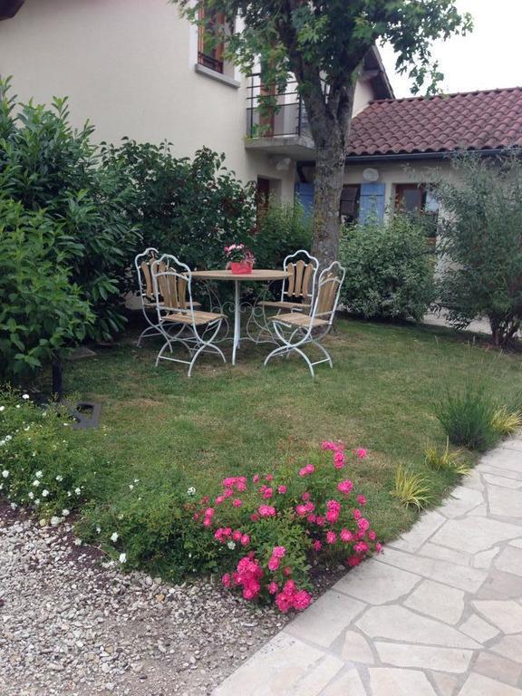 Logis Hotel La Grange Du Relais كولومبيه-ليه-دو-إغليز المظهر الخارجي الصورة