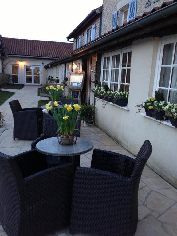 Logis Hotel La Grange Du Relais كولومبيه-ليه-دو-إغليز المظهر الخارجي الصورة