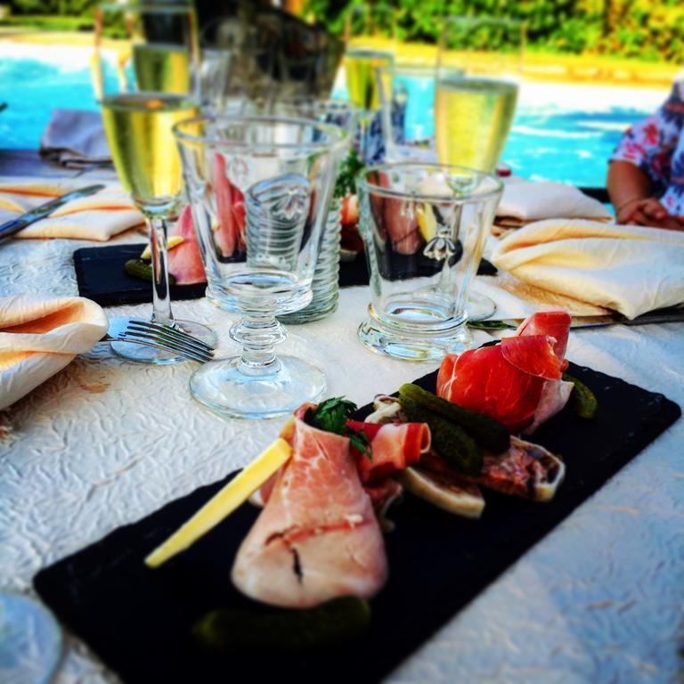 Logis Hotel La Grange Du Relais كولومبيه-ليه-دو-إغليز المظهر الخارجي الصورة