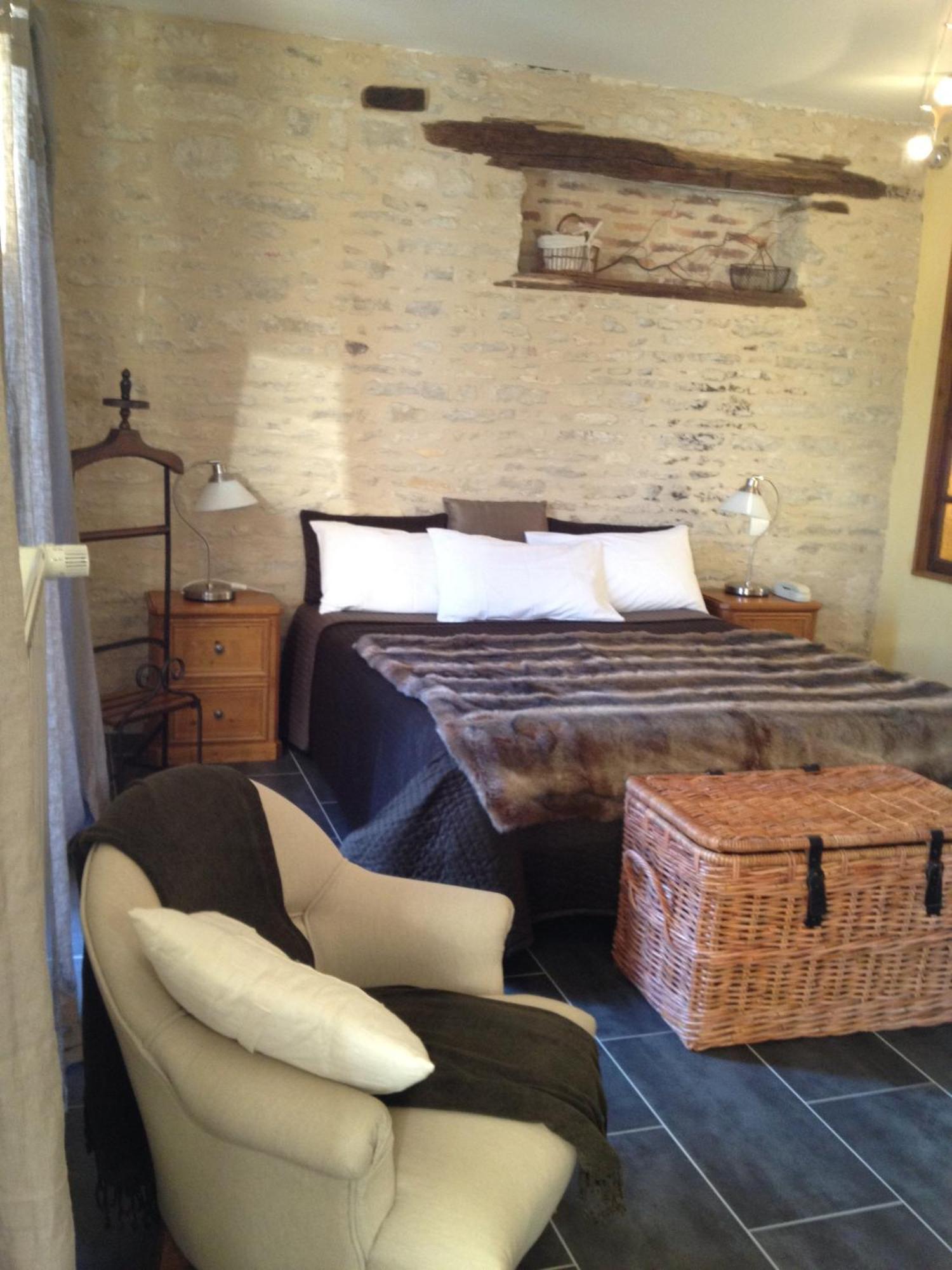 Logis Hotel La Grange Du Relais كولومبيه-ليه-دو-إغليز المظهر الخارجي الصورة